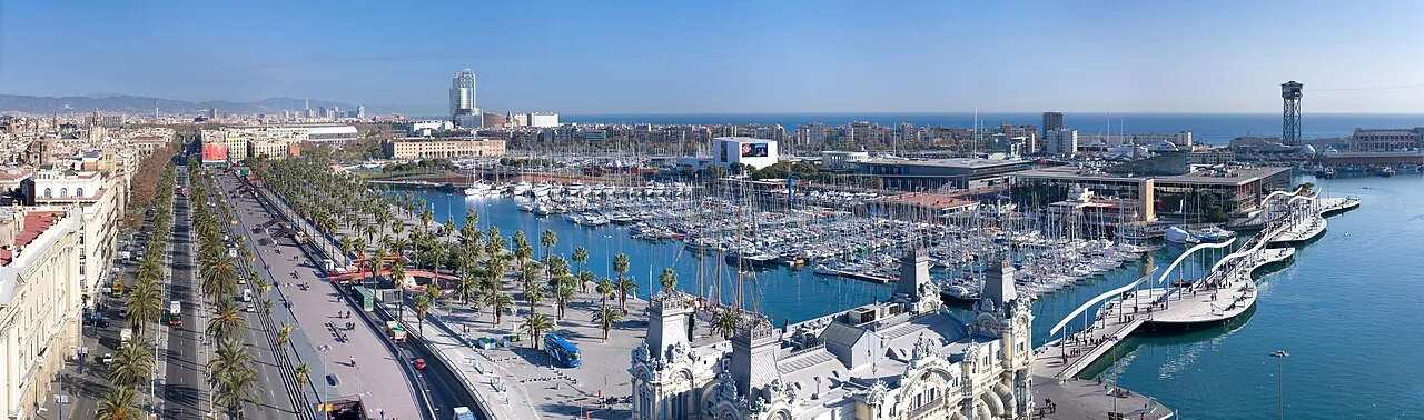Barco y mar: golondrinas y velero — Barcelona